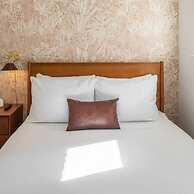 Sosuite 1BR Apt w W/d, Large Dining Seating