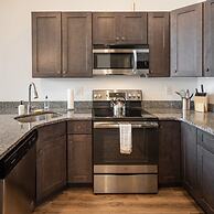 Sosuite 2BR Apt w W/d, Gym, On-site Restaurant