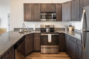 Sosuite 2BR Apt w W/d, Gym, On-site Restaurant