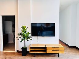 Sosuite 2BR Apt w Balcony W D Gym On-site Bar