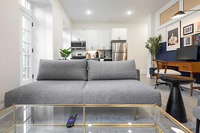 Sosuite Juliet Balcony 1BR Apt w W D Desk