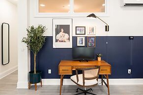 Sosuite Juliet Balcony 1BR Apt w W D Desk