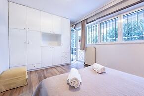 Alimos Bright Apartment Near the Beach