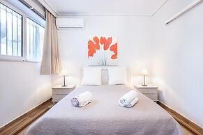 Alimos Bright Apartment Near the Beach
