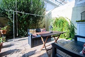 Alimos Bright Apartment Near the Beach