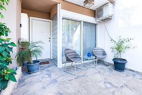 Alimos Bright Apartment Near the Beach