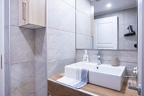 Alimos Bright Apartment Near the Beach