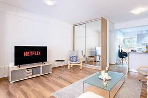 Alimos Bright Apartment Near the Beach