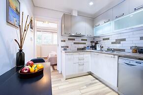 Alimos Bright Apartment Near the Beach