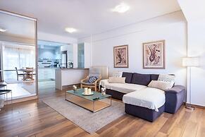 Alimos Bright Apartment Near the Beach