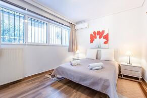 Alimos Bright Apartment Near the Beach