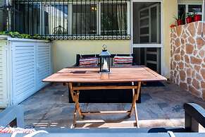 Alimos Bright Apartment Near the Beach