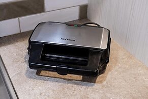 Alimos Bright Apartment Near the Beach