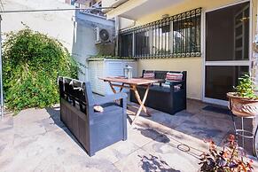 Alimos Bright Apartment Near the Beach