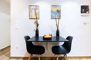 Alimos Bright Apartment Near the Beach