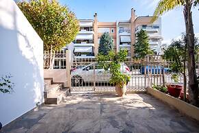 Alimos Bright Apartment Near the Beach