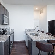 Sosuite 2BR Penthouse w Balcony W D Gym