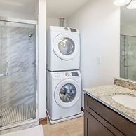 Sosuite 2BR Penthouse w Balcony W D Gym