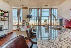 Sosuite 2BR Penthouse w Balcony W D Gym