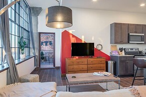 Sosuite 2BR Penthouse w Balcony W D Gym