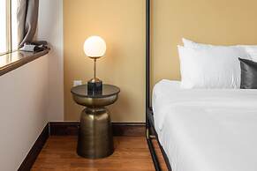 Sosuite 2BR Apt w Balcony, W/d, Gym, On-site Bar