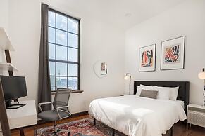 Sosuite 2BR Apt w Balcony, W/d, Gym, On-site Bar