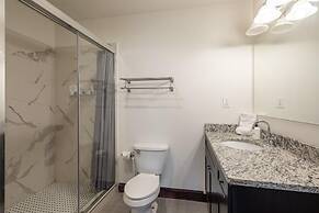 Sosuite 2BR Apt w Balcony, W/d, Gym, On-site Bar