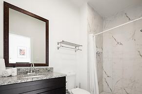 Sosuite 2BR Apt w Balcony, W/d, Gym, On-site Bar