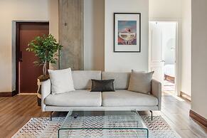 Sosuite 2BR Apt w Balcony, W/d, Gym, On-site Bar