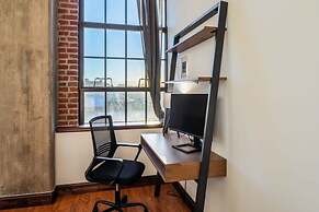 Sosuite 3BR Apt w Balcony, W/d, Gym, On-site Bar