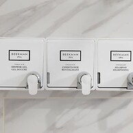 Sosuite 3BR Apt w Balcony, W/d, Gym, On-site Bar