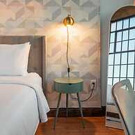 Sosuite 3BR Apt w Balcony, W/d, Gym, On-site Bar