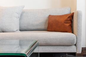 Sosuite 3BR Apt w Balcony, W/d, Gym, On-site Bar