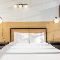 Sosuite 3BR Apt w Balcony, W/d, Gym, On-site Bar