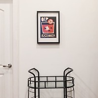 Sosuite 3BR Apt w Balcony, W/d, Gym, On-site Bar