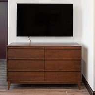 Sosuite 3BR Apt w Balcony, W/d, Gym, On-site Bar