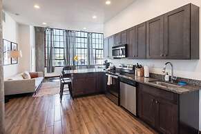Sosuite 3BR Apt w Balcony, W/d, Gym, On-site Bar