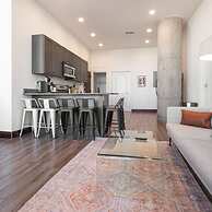 Sosuite 3BR Apt w Balcony, W/d, Gym, On-site Bar