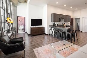 Sosuite 3BR Apt w Balcony, W/d, Gym, On-site Bar