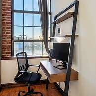 Sosuite 3BR Apt w Balcony, W/d, Gym, On-site Bar