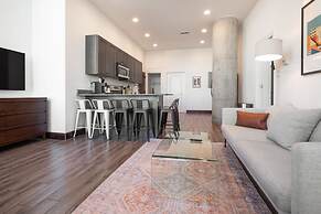 Sosuite 3BR Apt w Balcony, W/d, Gym, On-site Bar