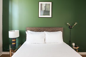 Sosuite Corner 1BR Apt w W/d, Shared Roofdeck