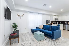 Cherry Suites 2BR Apt w W D Arcade Machine