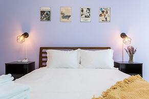 Cherry Suites 2BR Apt w W D Arcade Machine