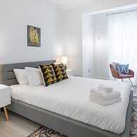 Cherry Suites 2BR Apt w W D Arcade Machine