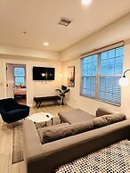 Cherry Suites 2BR Apt w W D Arcade Machine