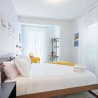 Cherry Suites 2BR Apt w W D Arcade Machine