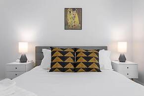 Cherry Suites 2BR Apt w W D Arcade Machine