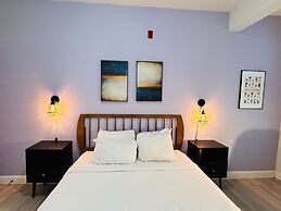 Cherry Suites 2BR Apt w W D Arcade Machine