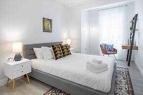 Cherry Suites 2BR Apt w W D Arcade Machine